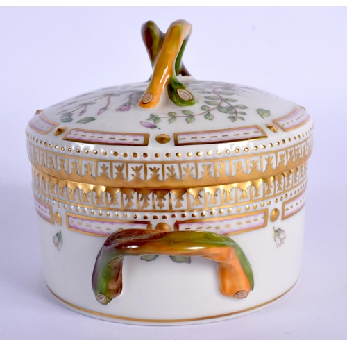 182 - 20TH C. ROYAL COPENH AGEN FLORA DANICA BOTANICAL BUTTER TUB AND COVER 4cm High 8 cm Diameter