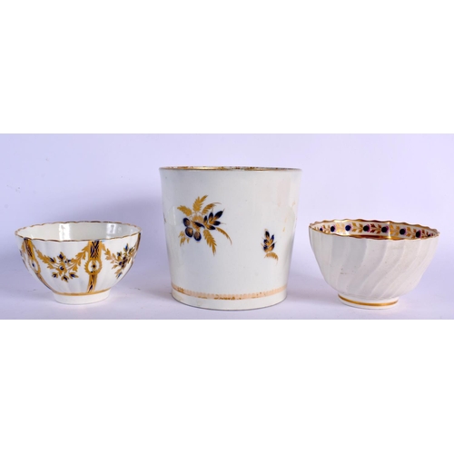 207 - 18TH C. CAUGHLEY COFFEE CUP, TEACUP AND SAUCER PAINTED WITH THE CURTAINS PATTERN, A SHANKERED TRIO, ... 