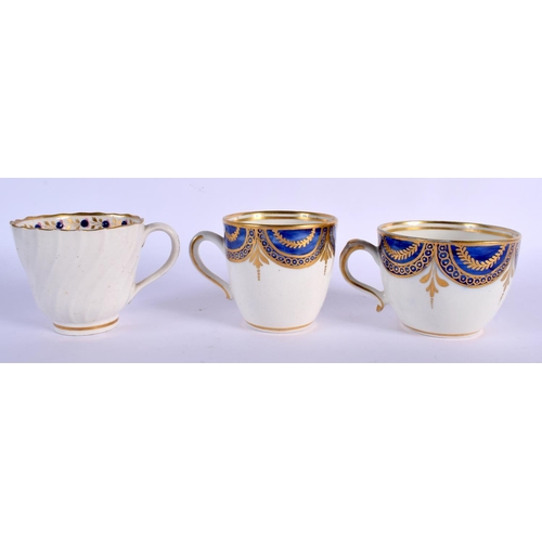 207 - 18TH C. CAUGHLEY COFFEE CUP, TEACUP AND SAUCER PAINTED WITH THE CURTAINS PATTERN, A SHANKERED TRIO, ... 