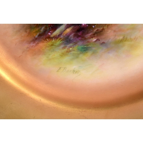 220 - A ROYAL WORCESTER PORCELAIN CABINET PLATE by Ernest Barker, painted with sheep. 22 cm diameter.