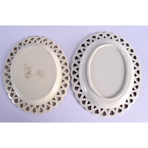 292 - TWO LATE 18TH CENTURY LEEDS & WEDGWOOD BASKETS ON STANDS with acorn decoration. Largest 24 cm x 14 c... 