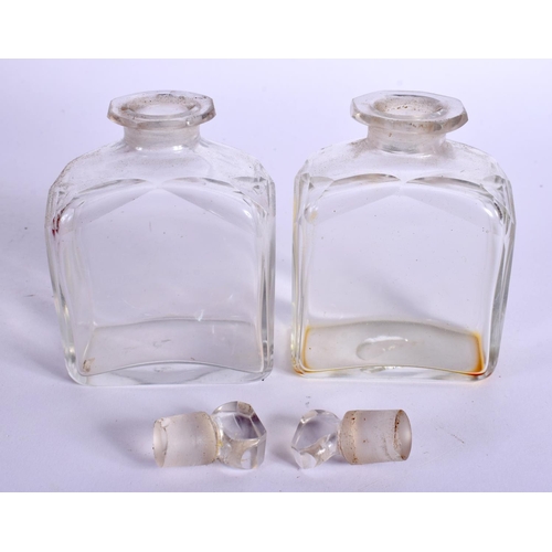 305 - A FINE EARLY VICTORIAN MAHOGANY AND SATINWOOD TRAVELLING VANITY BOX with fitted interior and scent b... 