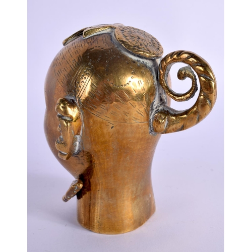 323 - A 19TH CENTURY INDIAN BRONZE HINDU TYPE HEAD with a handle. 10 cm x 6 cm.