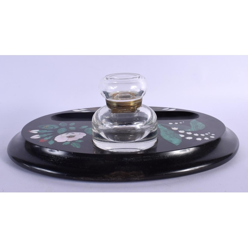 422 - A MID VICTORIAN DERBYSHIRE MARBLE DESK STAND with glass inkwell. 28 cm x 18 cm.