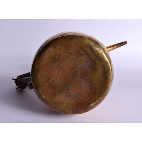 424 - AN EARLY 20TH CENTURY OMANI MIDDLE EASTERN BRASS EWER. 30 cm x 18 cm.