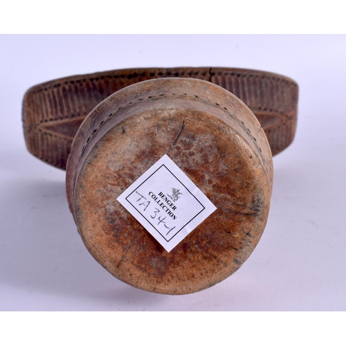 440 - AN AFRICAN TRIBAL SOMALI HAWAYE HEAD REST. 20 cm x 15 cm.