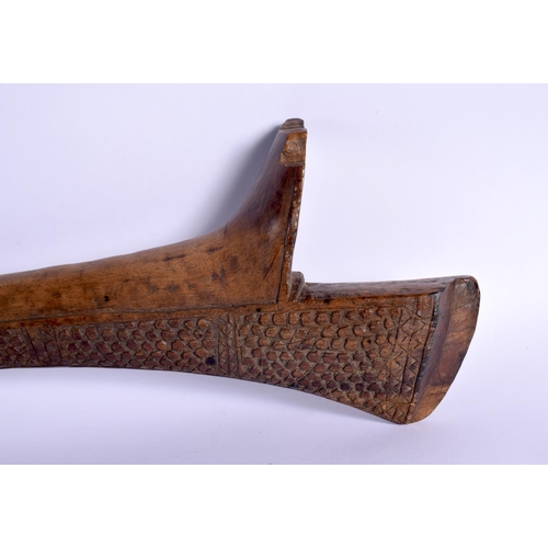 444 - A LARGE 19TH CENTURY FIJIAN VITI WOODEN CARVED TRIBAL WAR CLUB. 100 cm long.