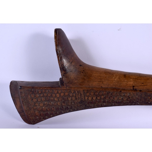 444 - A LARGE 19TH CENTURY FIJIAN VITI WOODEN CARVED TRIBAL WAR CLUB. 100 cm long.