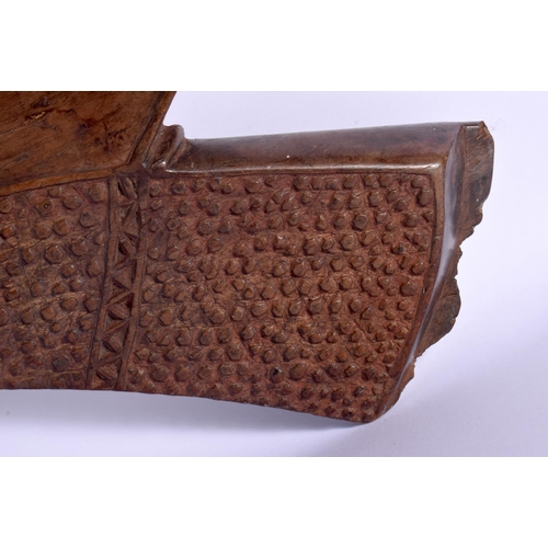 445 - A LARGE 19TH CENTURY FIJIAN VITI WOODEN CARVED TRIBAL WAR CLUB. 100 cm long.