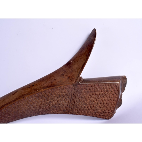 445 - A LARGE 19TH CENTURY FIJIAN VITI WOODEN CARVED TRIBAL WAR CLUB. 100 cm long.