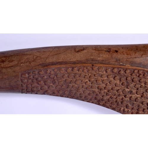 445 - A LARGE 19TH CENTURY FIJIAN VITI WOODEN CARVED TRIBAL WAR CLUB. 100 cm long.