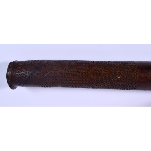 446 - A LARGE 19TH CENTURY FIJIAN VITI WOODEN CARVED TRIBAL WAR CLUB. 100 cm long.