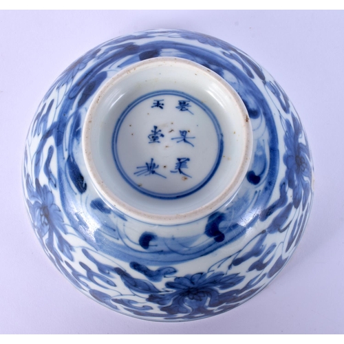 27 - A 17TH/18TH CENTURY CHINESE BLUE AND WHITE PORCELAIN BOWL Kangxi/Yongzheng, painted with flowers. 14... 