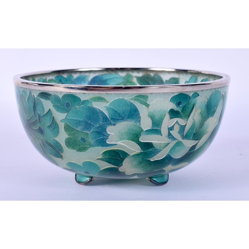 43 - AN EARLY 20TH CENTURY JAPANESE MEIJI PERIOD PLIQUE A JOUR ENAMEL BOWL decorated with foliage. 10 cm ... 