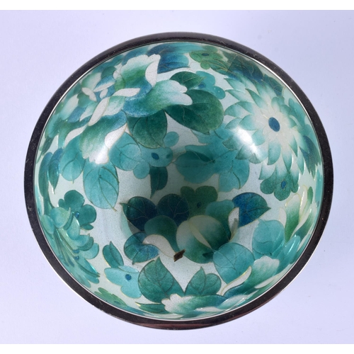 43 - AN EARLY 20TH CENTURY JAPANESE MEIJI PERIOD PLIQUE A JOUR ENAMEL BOWL decorated with foliage. 10 cm ... 