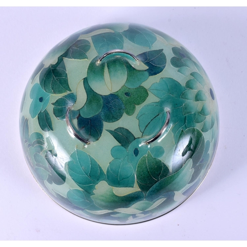 43 - AN EARLY 20TH CENTURY JAPANESE MEIJI PERIOD PLIQUE A JOUR ENAMEL BOWL decorated with foliage. 10 cm ... 