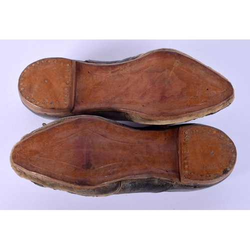 45 - A PAIR OF 18TH CENTURY CONTINENTAL EMBROIDERED SILK SHOES overlaid with foliage. 15 cm long.