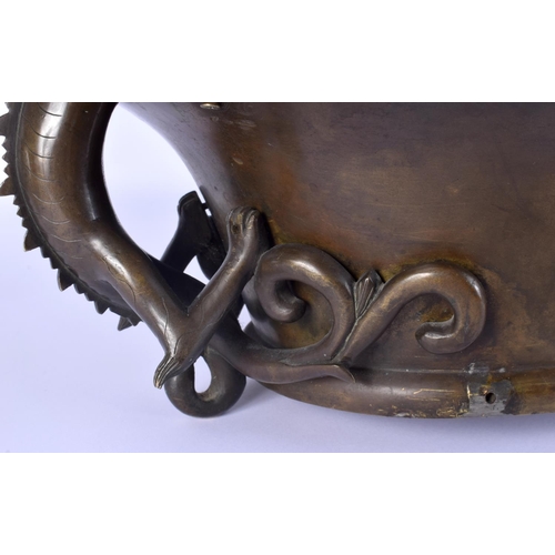 8 - A FINE AND EXTREMELY RARE 18TH CENTURY CHINESE BRONZE NARCISSUS CENSER Qianlong, bearing Xuande mark... 