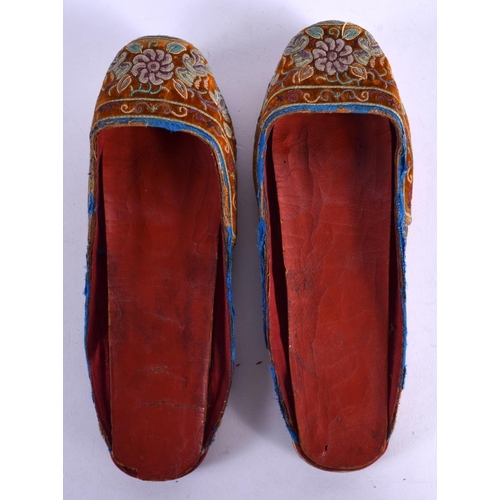 285 - A PAIR OF 19TH CENTURY CHINESE SILK WORK SLIPPERS Late Qing. 22 cm long.