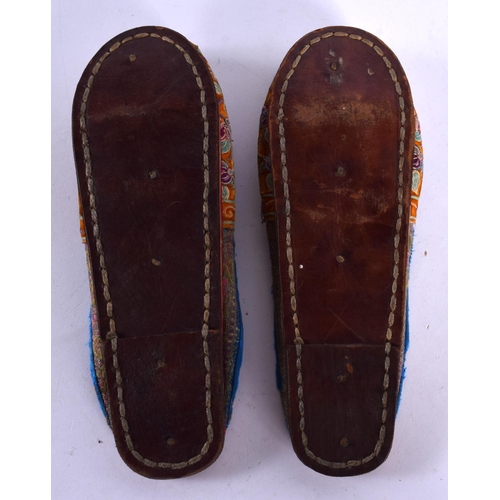 285 - A PAIR OF 19TH CENTURY CHINESE SILK WORK SLIPPERS Late Qing. 22 cm long.