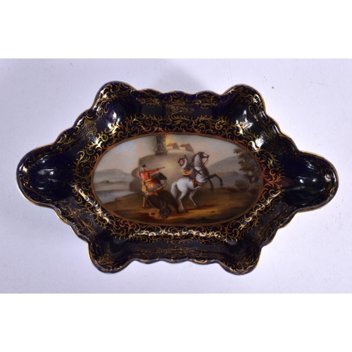 308 - AN ANTIQUE VIENNA PORCELAIN DISH. 15 cm x 8 cm.