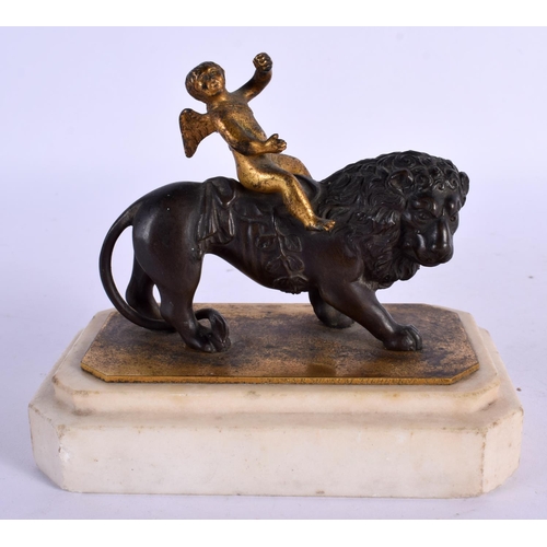 309 - A 19TH CENTURY EUROPEAN GRAND TOUR BRONZE FIGURE OF A LION modelled upon a marble plinth. 11 cm x 11... 