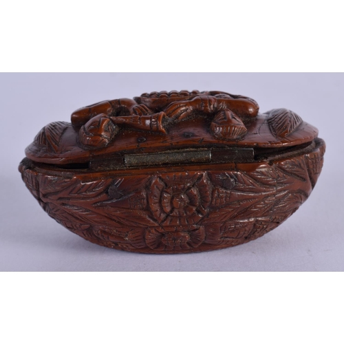 316 - AN 18TH/19TH CENTURY CONTINENTAL CARVED COQUILLA NUT SNUFF BOX decorated with figures. 7 cm x 4.5 cm... 