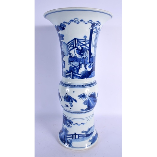 324 - A LARGE CHINESE BLUE AND WHITE PORCELAIN VASE together with a Kraak charger and a Tibetan ewer. Larg... 