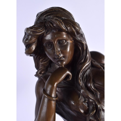 359 - A LARGE CLASSICAL BRONZE SCULPTURE OF A FEMALE modelled leaning upon a column. 50 cm high.