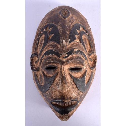 399 - A VINTAGE AFRICAN TRIBAL CARVED WOOD MASK. 24 cm x 10 cm.