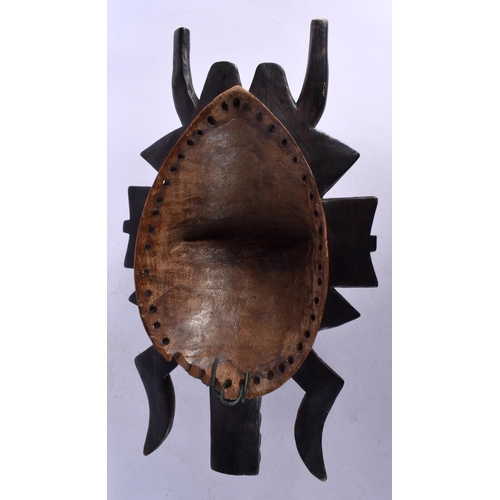 400 - A VINTAGE AFRICAN TRIBAL CARVED WOOD MASK. 28 cm x 15 cm.