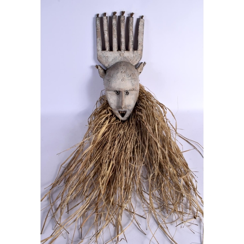 402 - A VINTAGE AFRICAN TRIBAL CARVED WOOD MASK. Mask 40 cm x 22 cm.