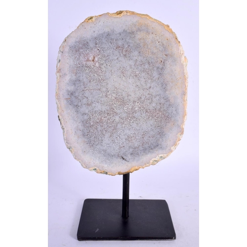 424 - A NATURALISTIC GEODE SPECIMEN 21 cm x 11 cm.