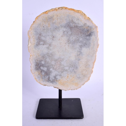 424 - A NATURALISTIC GEODE SPECIMEN 21 cm x 11 cm.