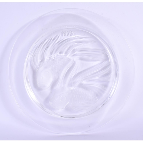 44 - A FRENCH LALIQUE GLASS FISH DISH. 20 cm diameter.