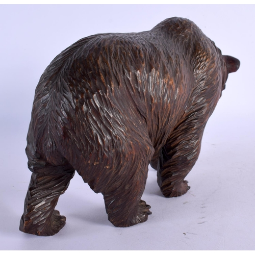 445 - AN ANTIQUE BAVARIAN CARVED WOOD BEAR. 21 cm x 12 cm.