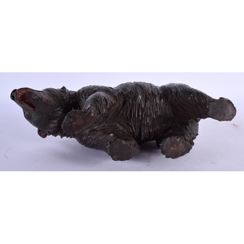 445 - AN ANTIQUE BAVARIAN CARVED WOOD BEAR. 21 cm x 12 cm.