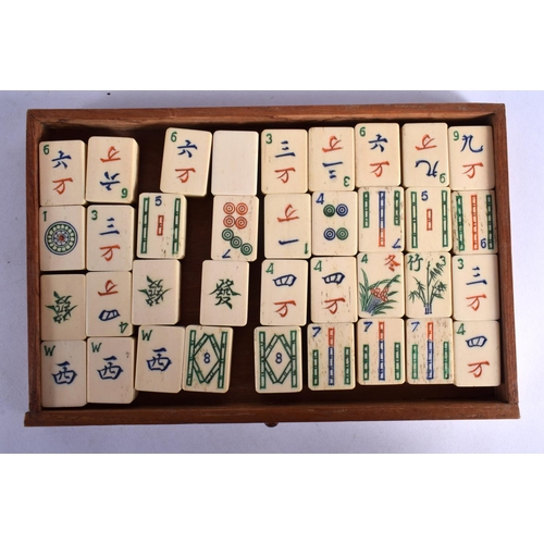 465 - AN EARLY 20TH CENTURY CHINESE CARVED BONE MAHJONG SET. 25 cm x 18 cm.