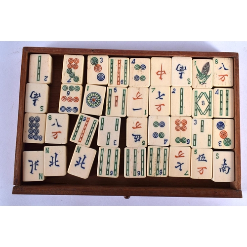 465 - AN EARLY 20TH CENTURY CHINESE CARVED BONE MAHJONG SET. 25 cm x 18 cm.