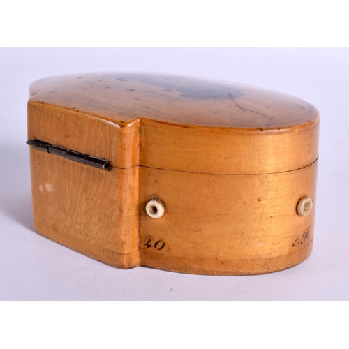 585 - AN ANTIQUE MAUCHLINWARE BOX. 11 cm x 7.5 cm.