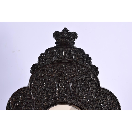 587 - A FINE 19TH CENTURY ANGLO INDIAN CARVED WOOD PHOTOGRAPH FRAME. 30 cm x 15 cm.