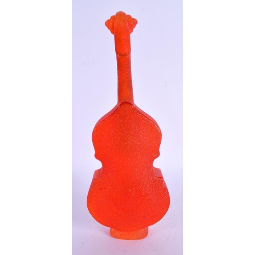 6 - A LOVELY KOSTA BODA VOLCANIC GLASS CELLO. 23 cm high.