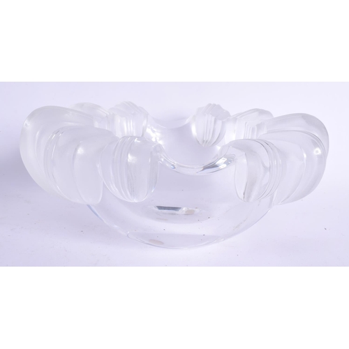 618 - A LARGE FRENCH LALIQUE GLASS BOWL. 20 cm wide.