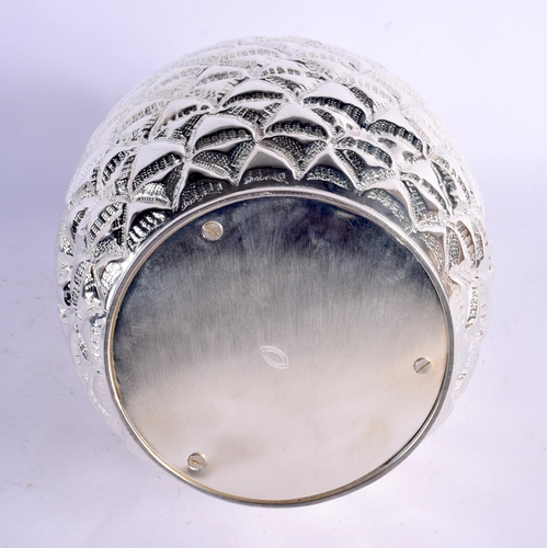 626 - A LARGE CONTEMPORARY SILVER PLATED PINEAPPLE BOX AND COVER. 35 cm x 10 cm.