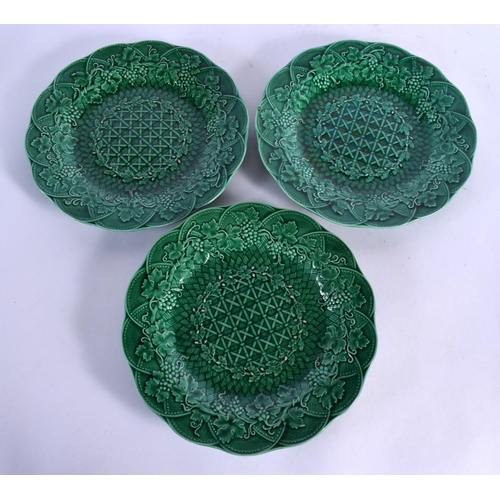 84 - A GROUP OF ANTIQUE WEDGWOOD GREEN GLAZED LETTUCE LEAF DISHES etc. Largest 22 cm diameter. (15)