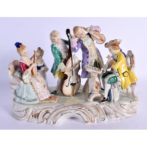 95 - A LARGE CONTINENTAL PORCELAIN FIGURAL GROUP. 25 cm x 18 cm.