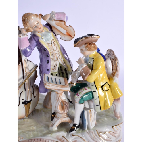 95 - A LARGE CONTINENTAL PORCELAIN FIGURAL GROUP. 25 cm x 18 cm.