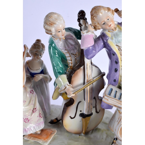 95 - A LARGE CONTINENTAL PORCELAIN FIGURAL GROUP. 25 cm x 18 cm.