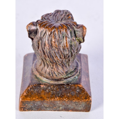 1011 - A BRONZE SEAL IN THE FORM OF A MONKEY HEAD.  3.8cm x 3.3cm, weight 114.3g