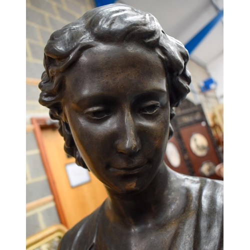 1449 - A LIFE SIZE BRONZE FIGURE OF A STANDING FEMALE. 170 cm x 40 cm.